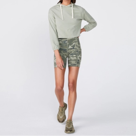 NWT Monrow Olive Camouflage Biker Shorts with Pockets - Picture 3 of 13